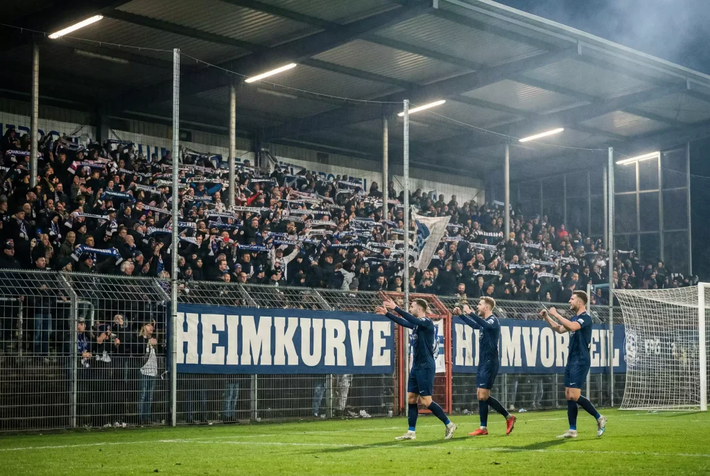 Heimvorteil Regionalliga – Fans feuern ihre Mannschaft im eigenen Stadion an